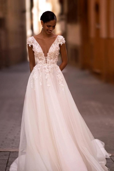 Backless V-Neck Short Sleeve A-Line Tulle Long Lace Appliques Lace Wedding Dress